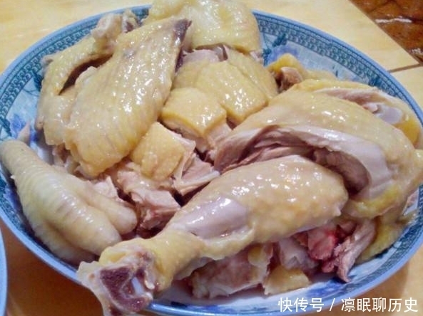 好吃|做白斩鸡,直接下锅煮就错了,大厨教你一招,保证鲜嫩好吃还入味