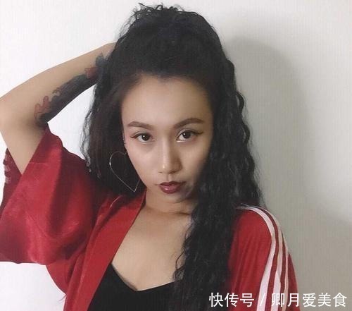 玉米烫 不管你到了哪个年龄段,女人尽量少弄这3种发型,远离老气很重要