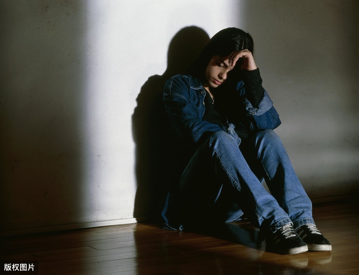 服药|男子高血压12年一直服药，却突发脑梗而亡，医生：忽略了一个现象