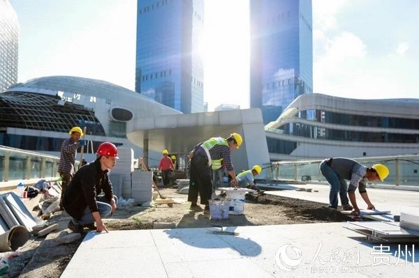 海豚|工程师们为她铺设“海水通道” 海豚广场即将揭开神秘面纱