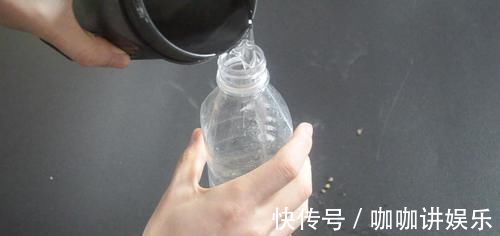 养花怎么补偿营养水 用它泡一泡浇花, 浇过的花油绿直冒芽, 很实用