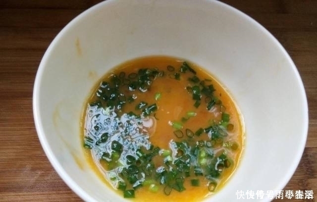 豆腐片|豆腐别总炒着吃,教你一个简单又好吃的做法,第一次做大家抢着吃