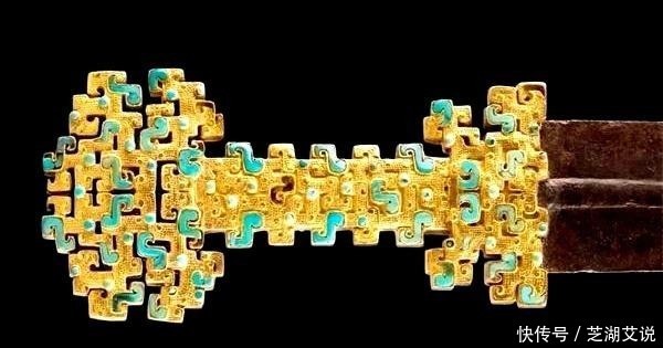 随葬的一把金柄铁剑,是墓主盗墓所得,专家:铁才是无价之宝