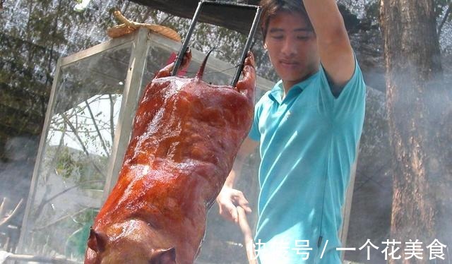 荔枝花|明炉乳猪，经典名菜，皮脆肉不柴，满口留香！