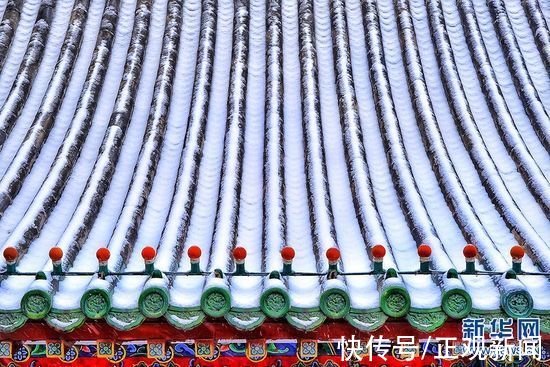 红墙青瓦|红墙青瓦遇白雪 文庙银装似画卷