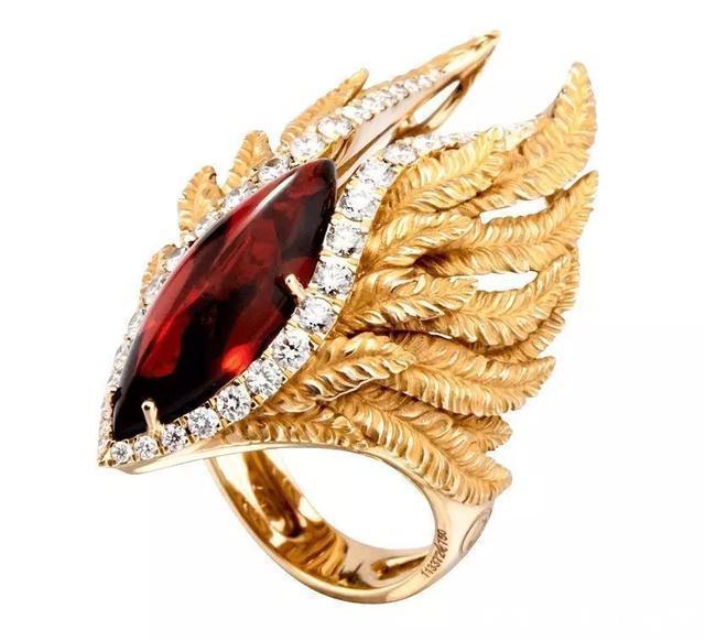 将童话故事的场景用首饰来诠释，如此有温度的珠宝，充满异域神话