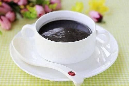 它被叫做“乌发剂”,很多人吃它来乌发,却不知吃多了会秃头