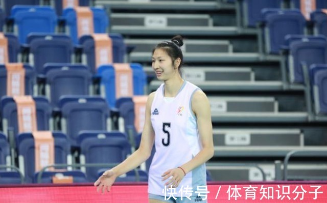 主攻手|女排19岁小将获媒体大赞!扣球多变弹跳出色,或培养成全面主攻手