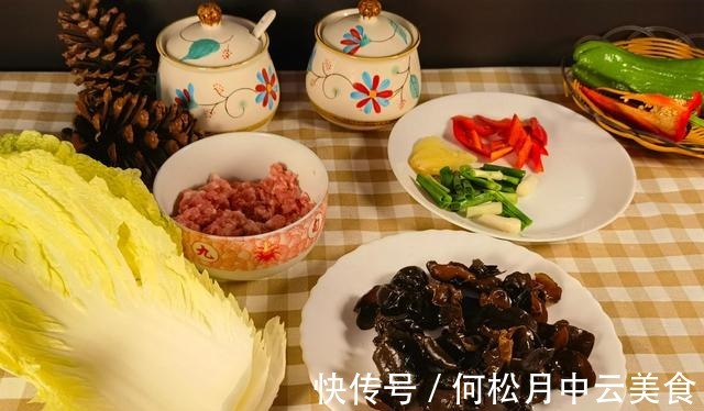 这两种食材是完美搭配，多加点肉未同烧，咸鲜味美很下饭！