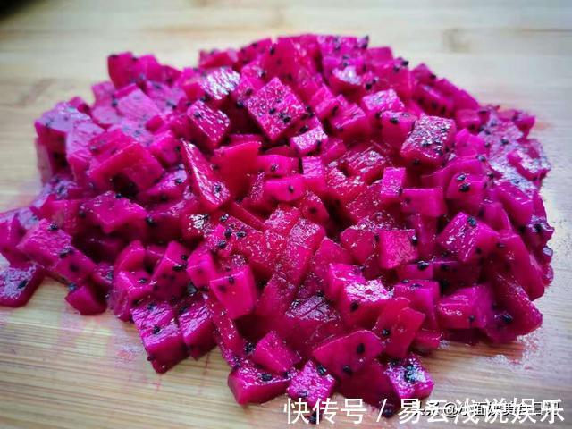 凉粉|入伏后,吃水果别忘了吃它,一煮一冻,晶莹剔透又软嫩,真解暑