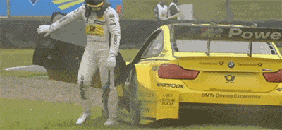 |搞笑GIF: 佟丽娅的“双层奶”引热议, 摄影师: 这到底是穿没穿啊