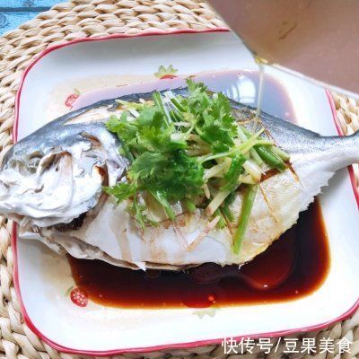 中秋|#名厨汁味，圆中秋美味#清蒸鲳鱼