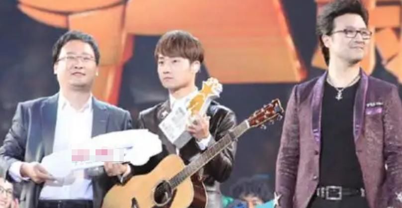 天空之城 他是最惨《中国好声音》冠军,再次参赛轻松夺冠,却依旧不火!