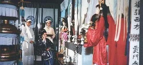 扒灰|秦可卿是自愿与贾珍“扒灰”的听她自己是怎么跟贾珍说的