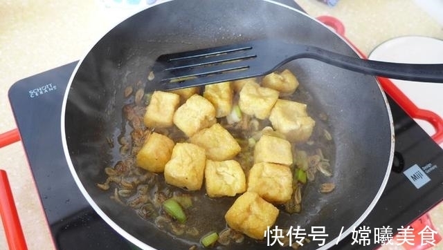 好吃|豆腐加这菜清香无比,再来点肉,好吃到上桌秒光!只长劲不长胖
