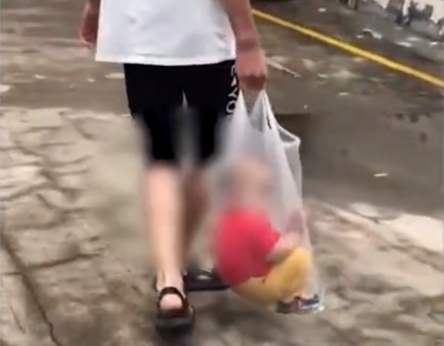 哥哥|山东一妈妈让哥哥带弟弟,回来却用塑料拎着,网友提了个西瓜