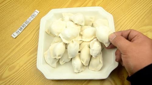饺子皮|煮速冻水饺时,有人用冷水,有人用开水!教您正确做法,又嫩又滑