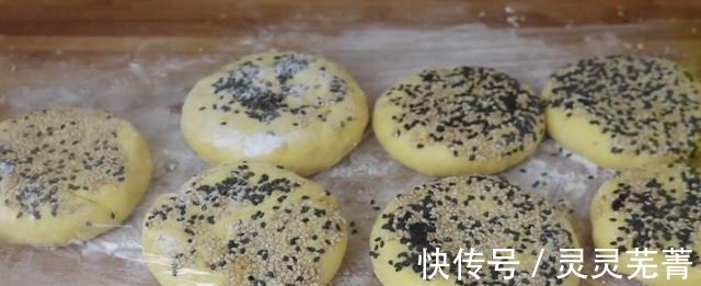 红薯这样做才叫好吃，不用炸不用煮，简单一揉，出锅后全家抢着吃！