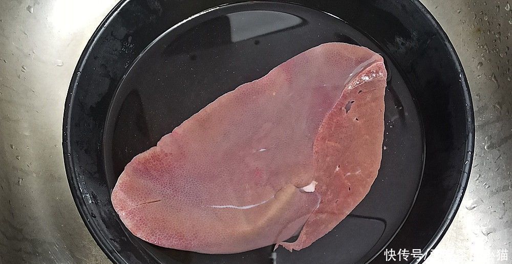  喜欢|猪肝别只会炒着吃，小猫教教你这么做，外酥里嫩，下酒下饭都不错