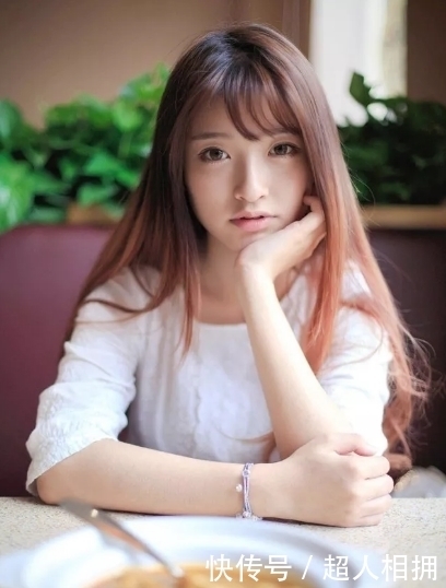 时尚|街拍:清爽纯净的大姐姐,身材有型个性光鲜的穿着很时尚!