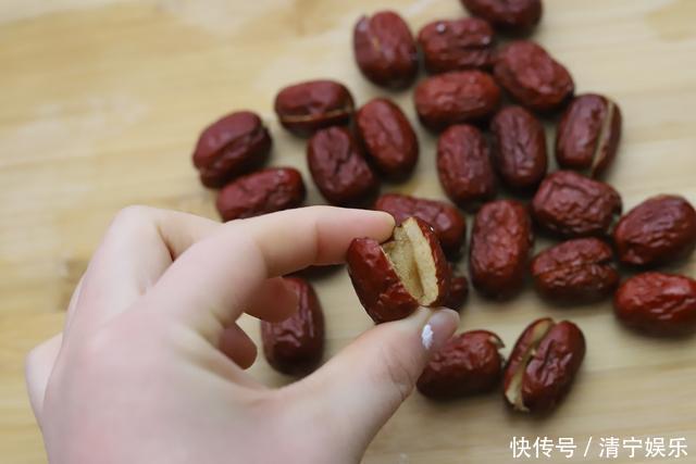 女人补气血的“小零食”,做法很简单,每天来几颗,健康又营养