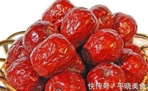 大枣茶|红枣泡水时加一宝,每天一杯,色斑皱纹淡了,子宫也越来越健康