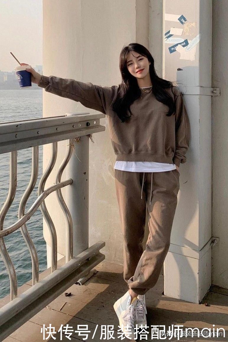 早春穿搭不必犯难，看韩国小姐姐的示范，简单时髦显气质