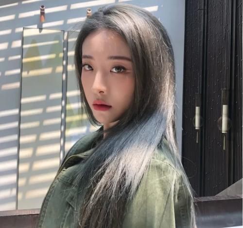 木棕|今年冬季流行染“奶茶色”,看似低调却很有质感,不换发型也时髦