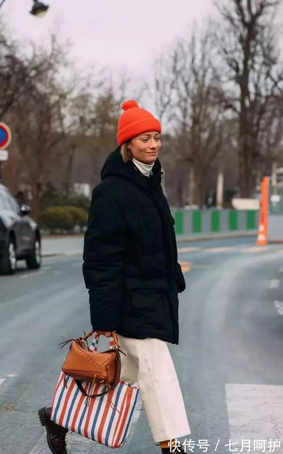 减龄 适合中年女人的“黑羽绒服”穿搭,不老气、不显胖,体面又减龄