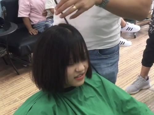 剪发|初中女孩剪了款超短发后，没想到格外清爽，女生：看着就让人嫉妒