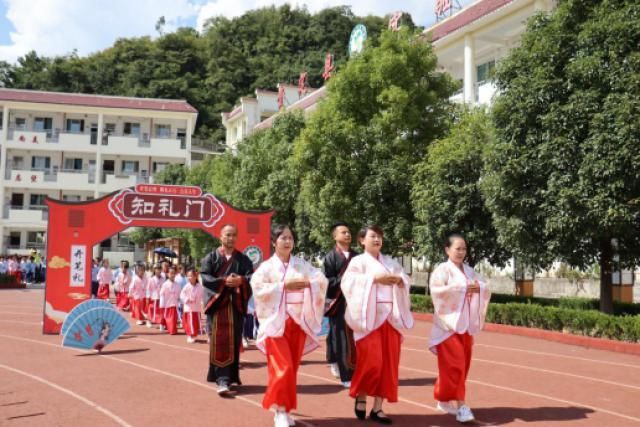 同学们|贵定县实验小学举行“开笔礼”