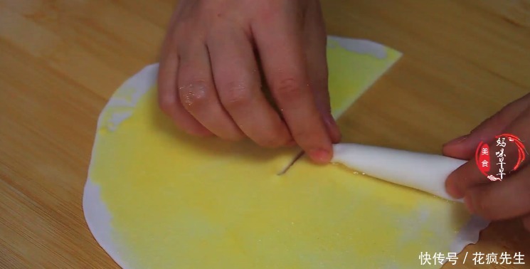 油饼|烙油饼该用冷水还是开水?面点师教你正确做法,金黄酥脆,太香了