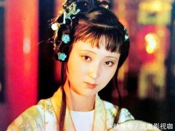 薛宝钗和林黛玉,谁的教养最好两人的贴身丫头早就说明一切!