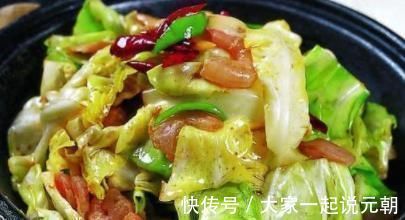 包菜|炒包菜时,万万不要直接下锅多加这1步,包菜更翠绿,还不出水