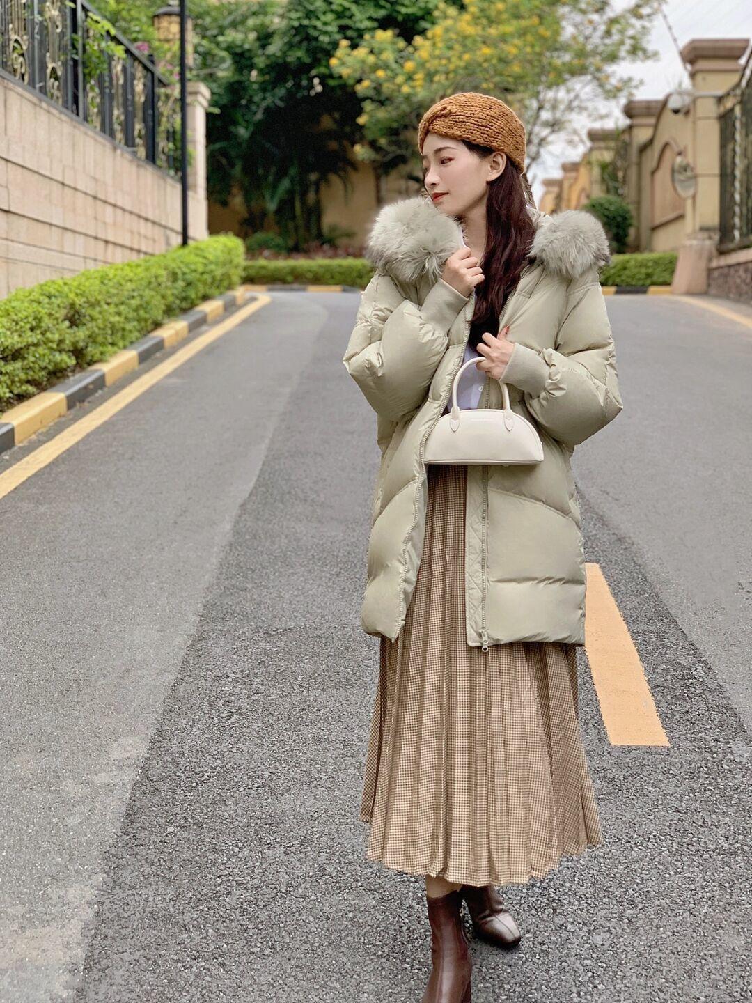 博主|“毛领羽绒服”才是最保暖的单品,软糯温柔又舒适,美得高级