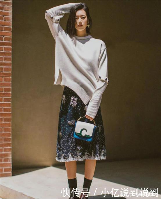 毛衣+裙装、大衣+踝靴才是今冬流行趋势，优雅高级，谁穿都好看