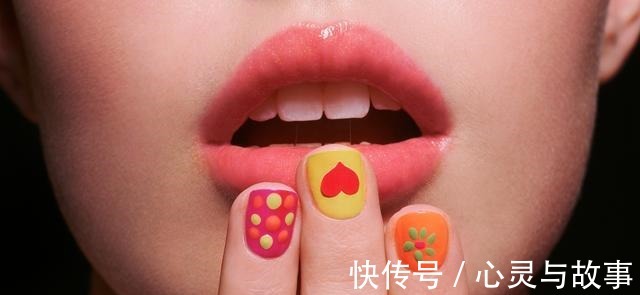 唇釉 为什么不管什么质地的口红涂起来都是同一种风格!