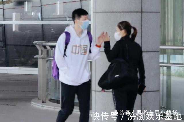 樊振东|国乒八大王牌集体亮相！刘国梁C位，刘诗雯开心，功勋老帅太低调