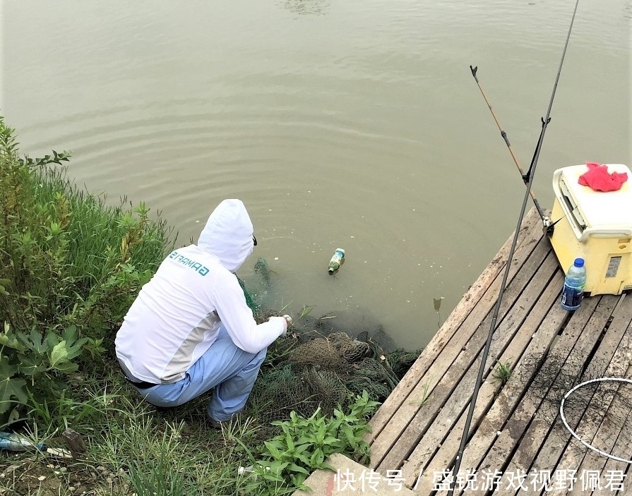 浮漂|野钓打窝没鱼口？找对窝料，选对方法，惊喜不断