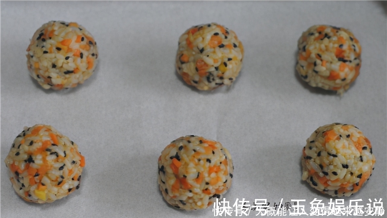 做法|米饭新做法，儿子着了迷，配点蔬菜，简单一做，天天吃不够