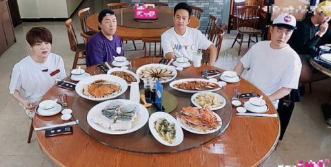 鹿晗|鹿晗黄渤邓超陈赫四人点八道菜吃不完，看到剩菜处理方式：冷血