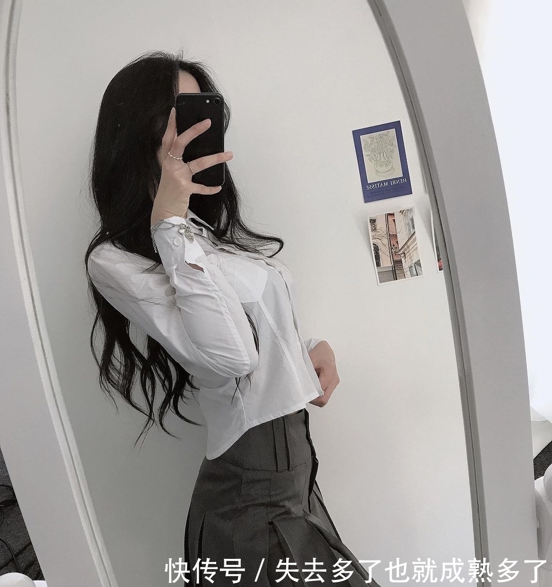 衬衫|衬衫还在搭配西装裤?今夏流行衬衫配短裙,轻松美出新高度