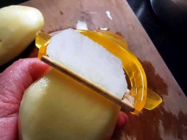 刨刀替代拙劣刀工，炒出脆口透明的土豆片我看行