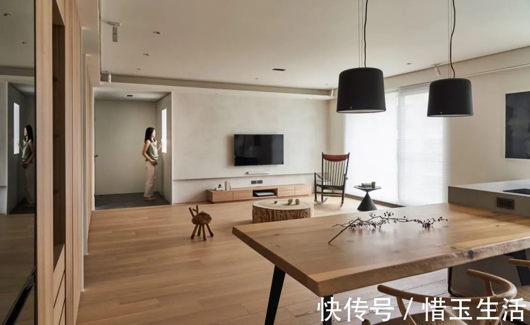 次卧床头墙|90㎡现代简约,开放式的客餐厨,取消沙发的设计,宽敞舒适大气