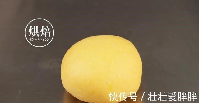 不用蛋黄一样能做的南瓜流沙包 整形超简单 一次成功！