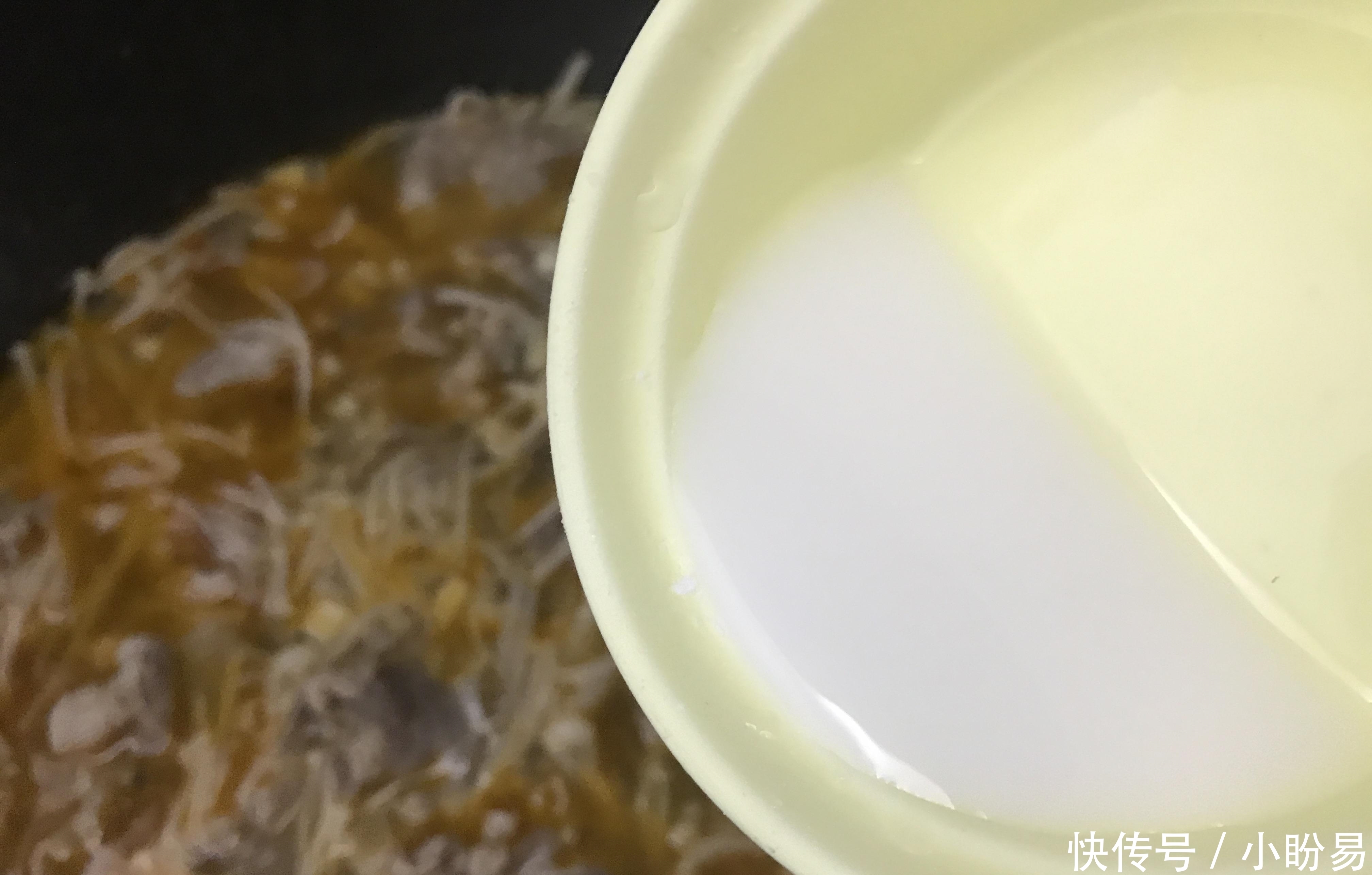 金针菇最好吃的做法,一周做三次,每次汁都不剩,香辣开胃特好吃