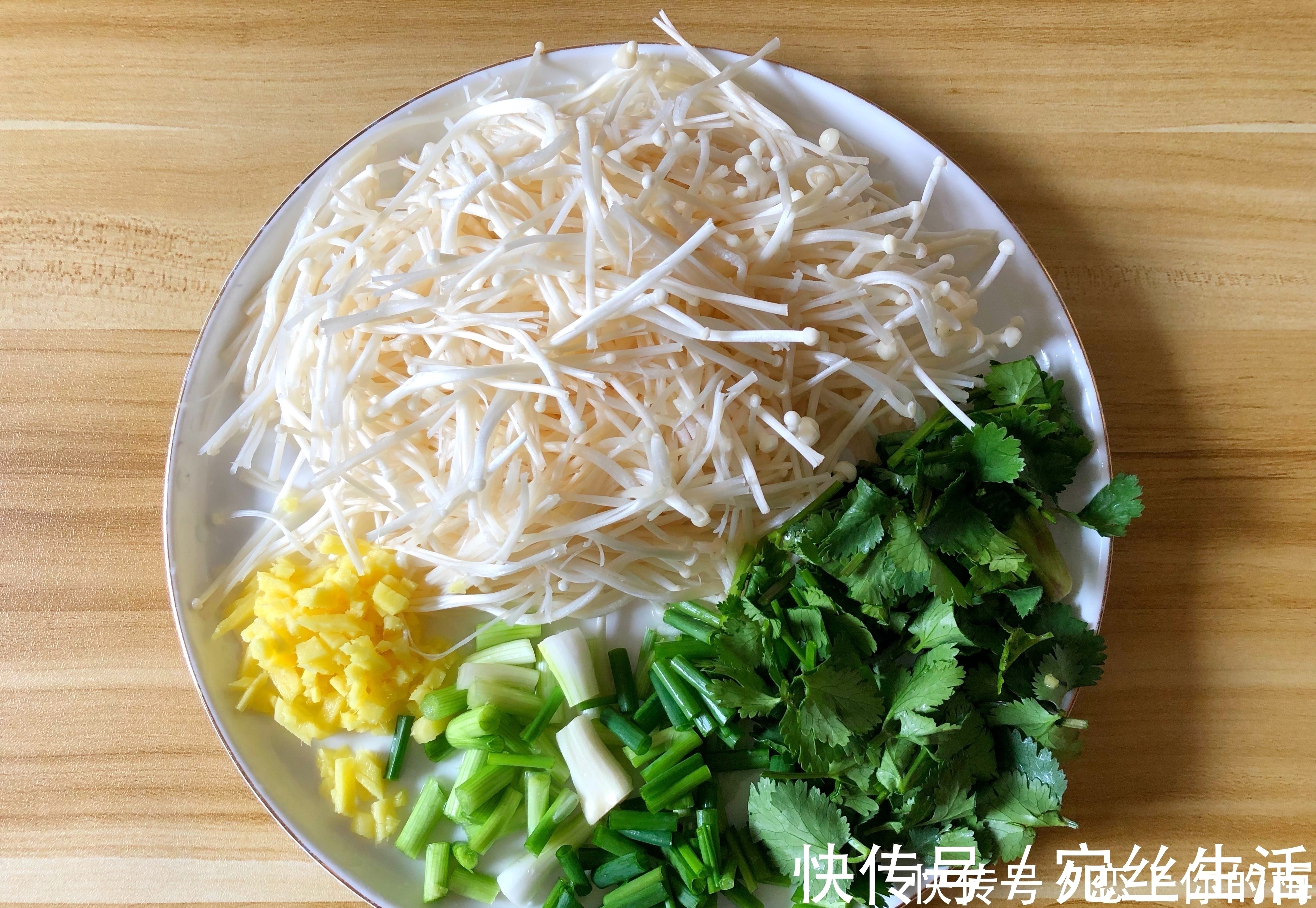 煲汤|用这三种食材一起煲汤,鲜美又补钙,比喝牛奶好,孩子要多喝