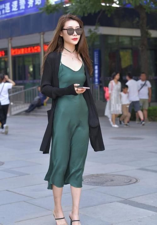 职场|美女厉害了，包臀裙穿职场女神的感觉!网友：在哪个公司我去上班