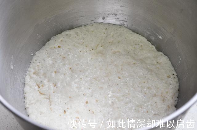 老式面包,放三天还香浓柔软,手撕着吃,配方很贵,适合家庭做