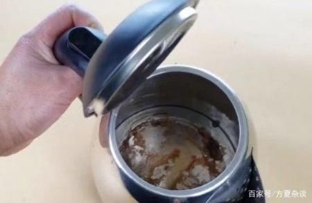 赃物|电水壶内水垢又多又脏只需一个方法,水垢自动消失,立马变干净
